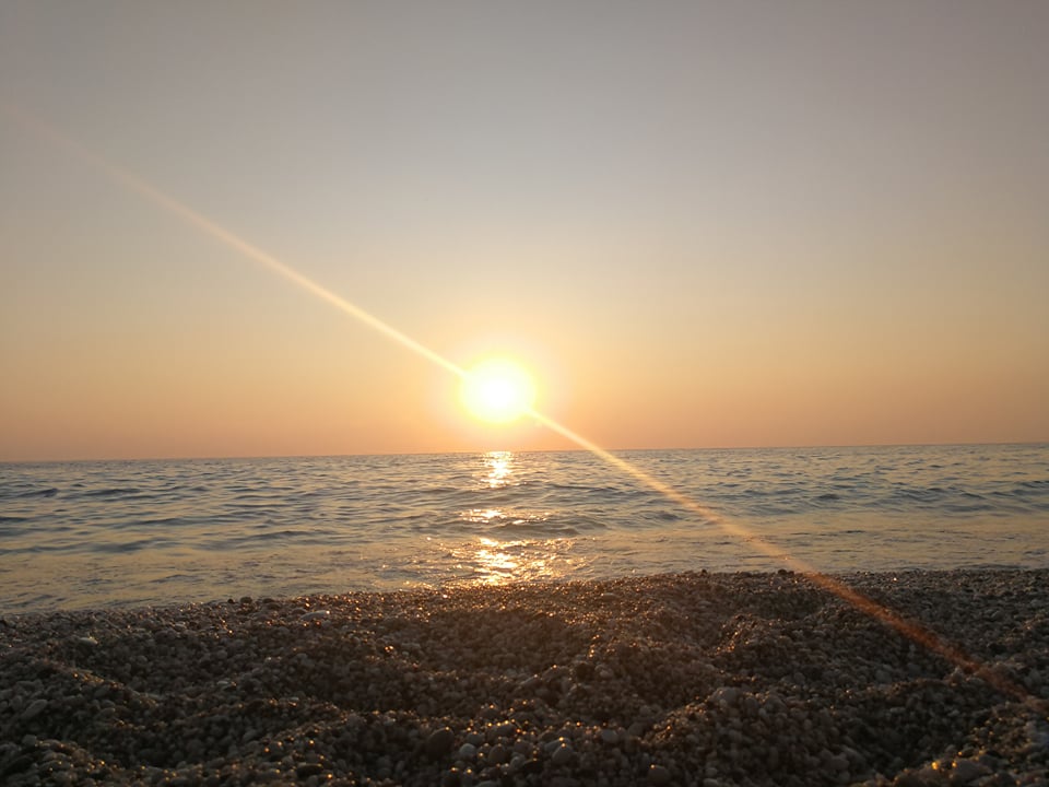 Αποχωρισμός - της Κατερίνας Γεμελιάρη | mpilietaki.gr